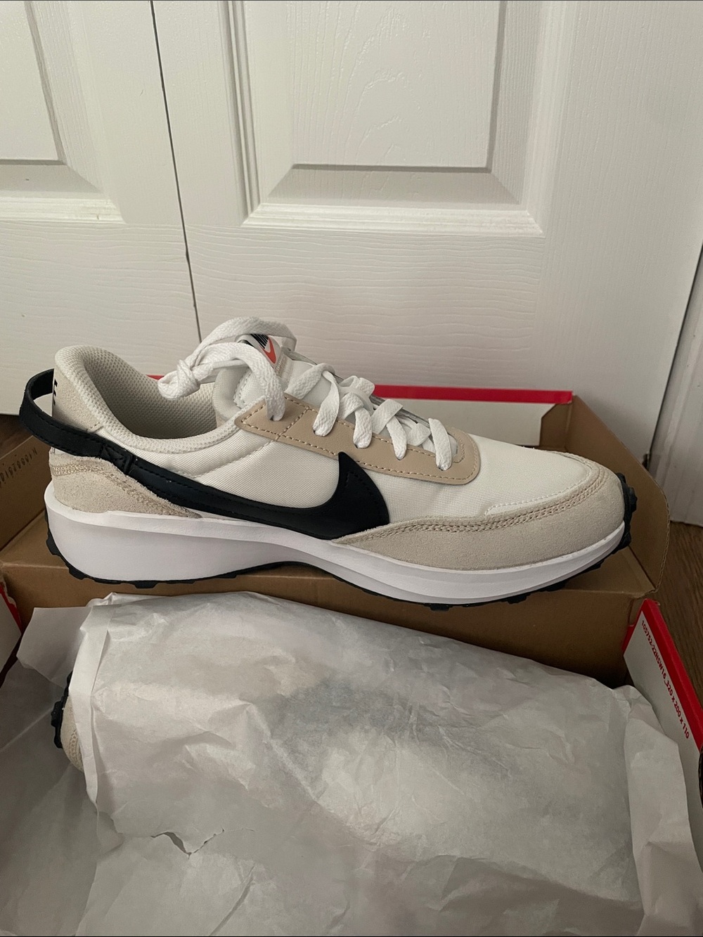 NIB Nike women’s waffle debut. Size 9.5. Sanddrift/black-phantom white colorway - Picture 7 of 13